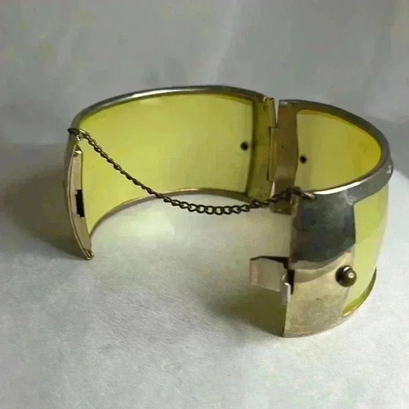 Yellow/gold.. lucite  ..Hinged bangle Cuff Bracelet - Picture 3 of 12